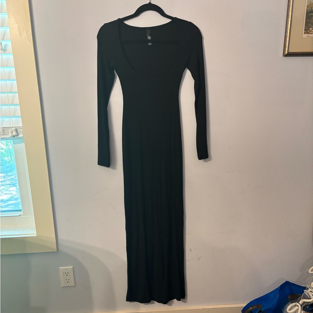 skims petite long sleeve lounge dress